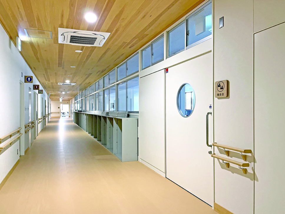 学校間仕切連窓　上吊引戸